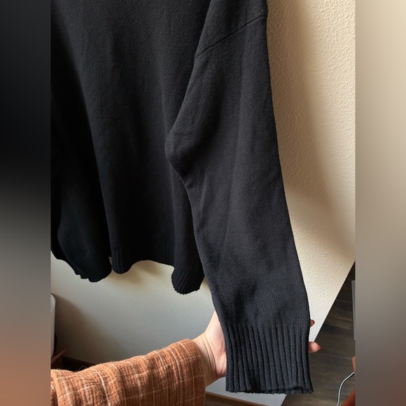 THE ROW Clelia Oversized Wool-Cashmere Sweater in Black (Size:L) - Picture 7 of 15